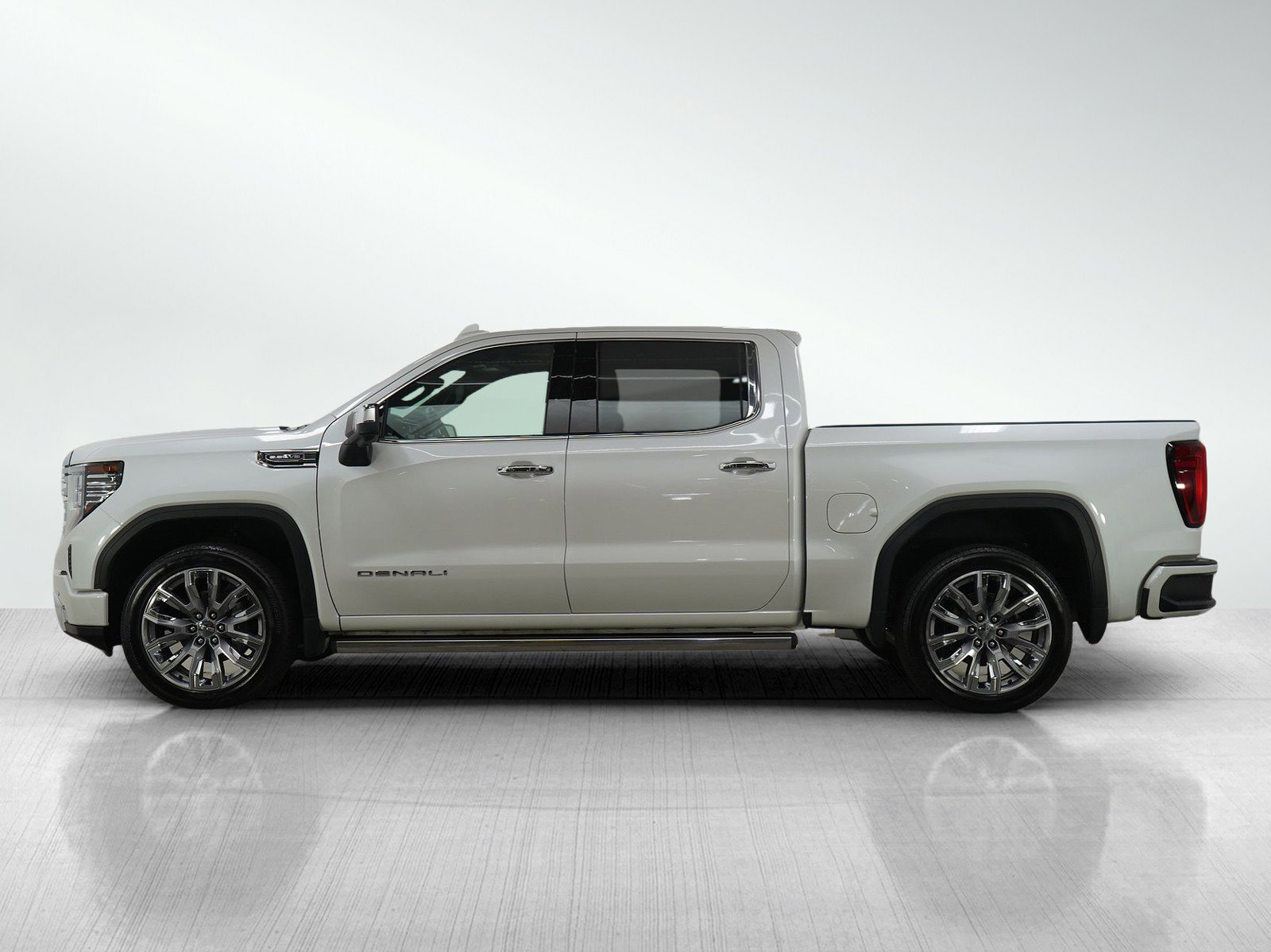 Used 2024 GMC Sierra 1500 Denali Denali with VIN 3GTUUGED2RG213227 for sale in Roseville, Minnesota