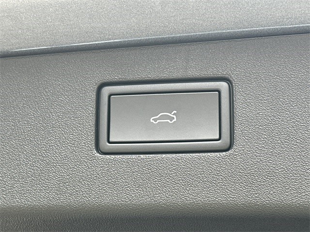 2025 Volkswagen Tiguan SE photo 19