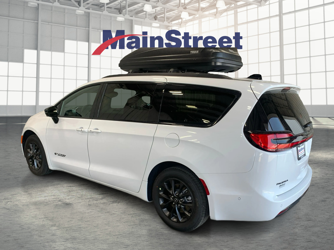 2025 Chrysler Pacifica photo 3
