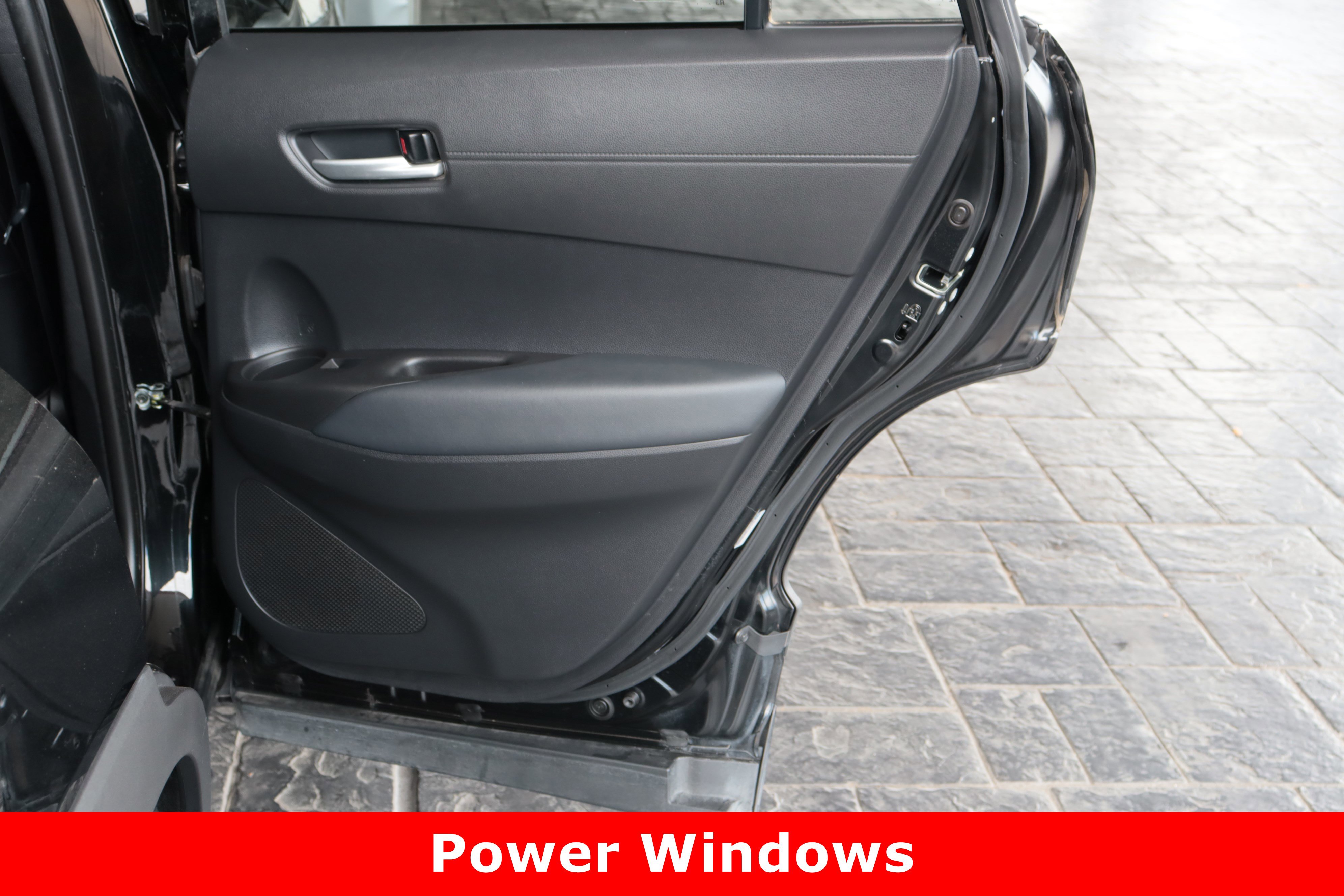 2022 Toyota Corolla Cross XLE photo 28