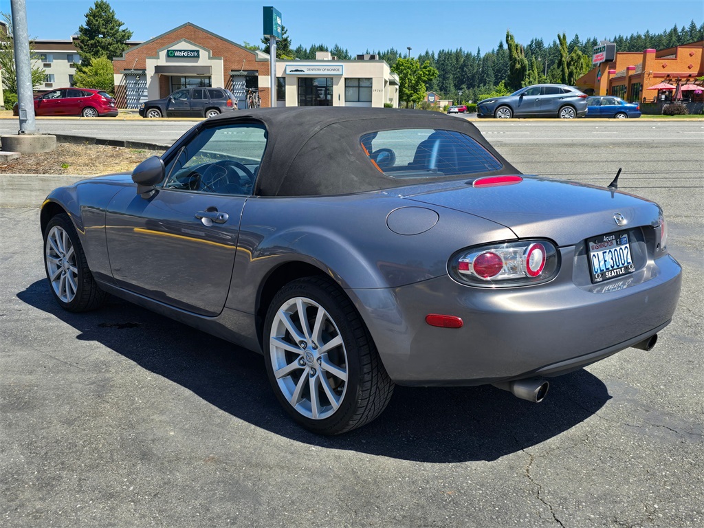 2006 Mazda MX-5 Miata Miata Base photo 2