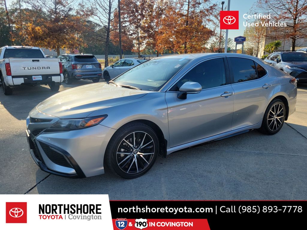 2022 Toyota Camry SE's photo