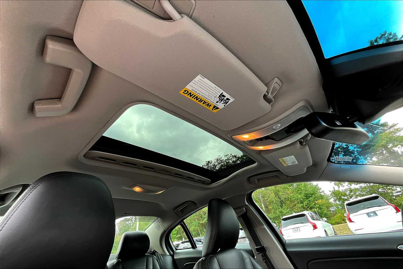 2013 Volvo S60 T5 Premier photo 12