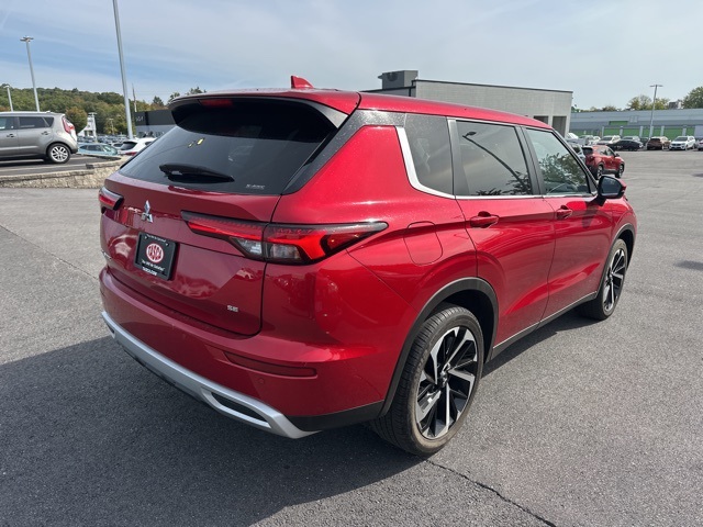 2022 Mitsubishi Outlander SE photo 3