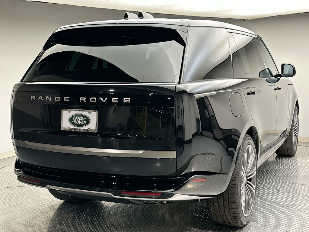 2025 Land Rover Range Rover SE photo 2