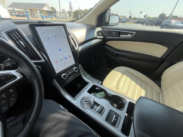 2021 Ford Edge SEL photo 9