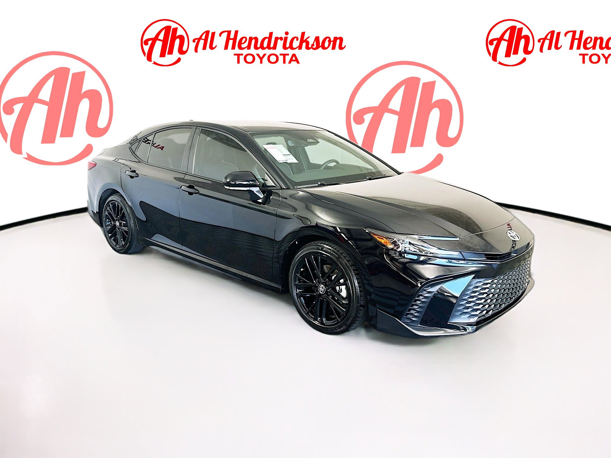 2025 Toyota Camry SE's photo