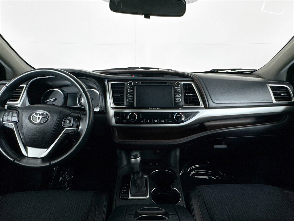 2016 Toyota Highlander LE Plus photo 15