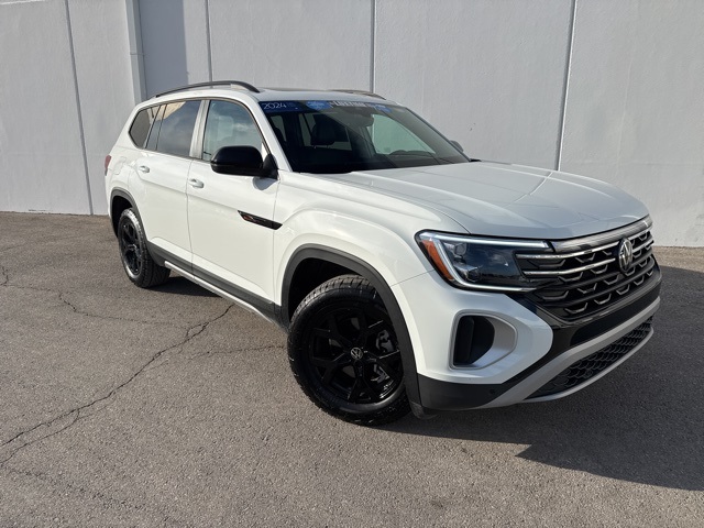 Certified 2024 Volkswagen Atlas Atlas Peak Edition with VIN 1V2CR2CA3RC599957 for sale in Kansas City