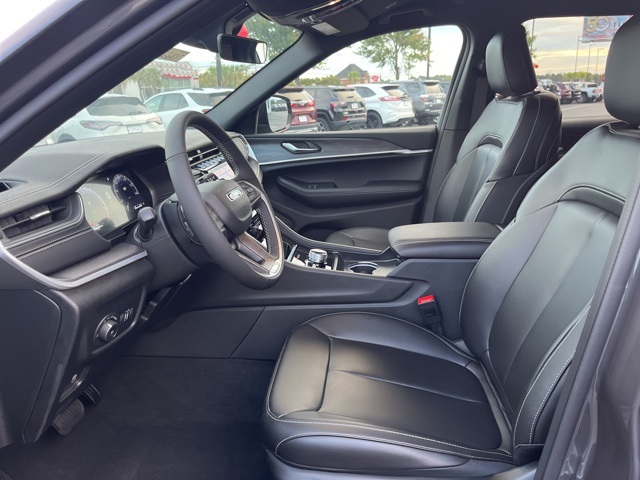 2025 Jeep Grand Cherokee Limited photo 3