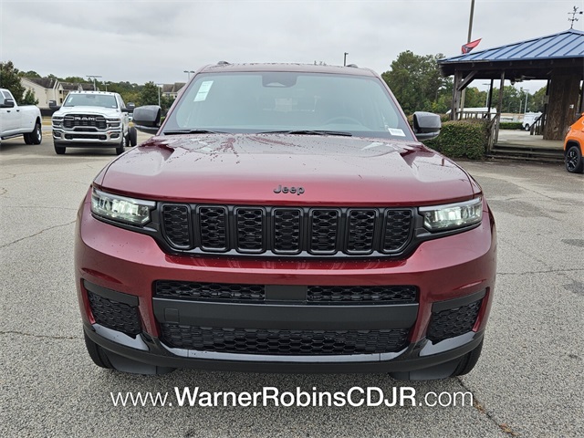 2025 Jeep Grand Cherokee Laredo Altitude photo 2