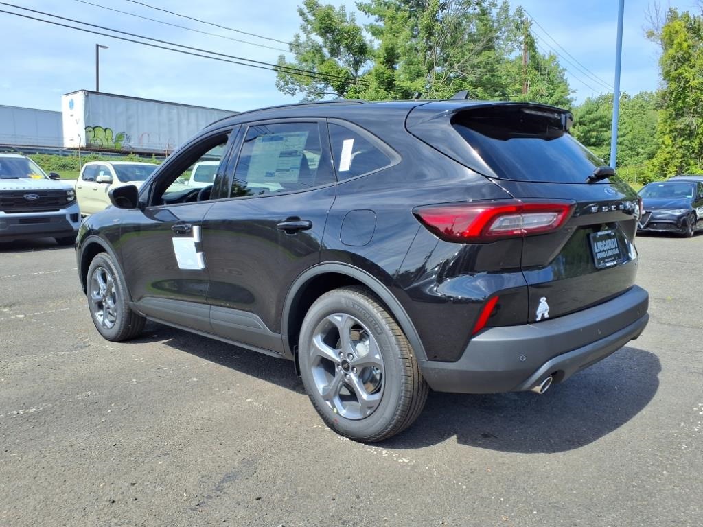 2025 Ford Escape ST-Line photo 2