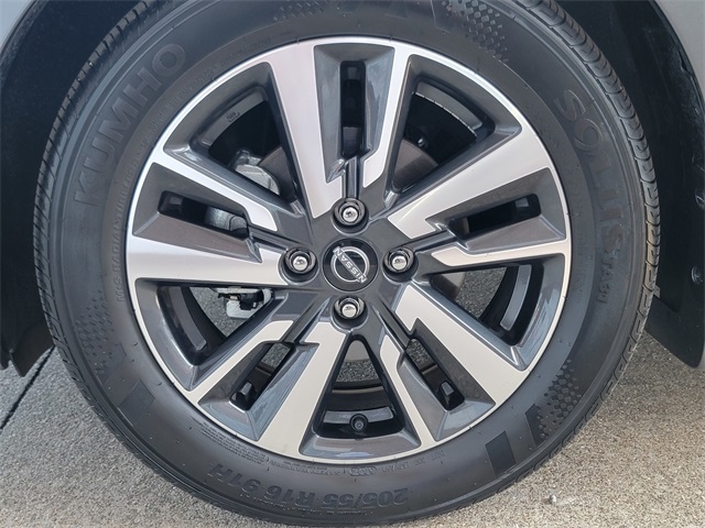 2025 Nissan Versa 1.6 S photo 11