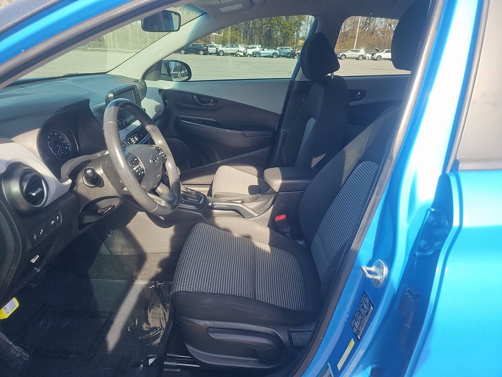 2020 Hyundai Kona SEL photo 2