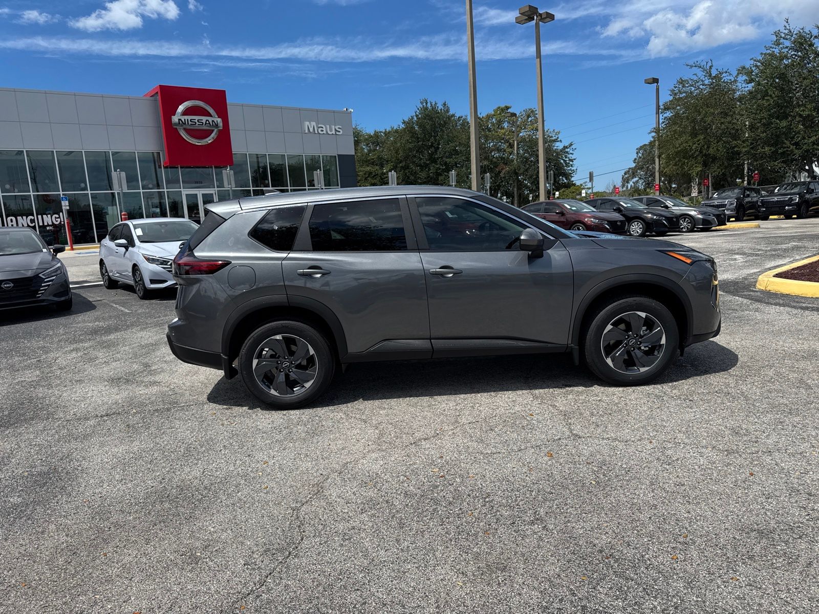 2026 Nissan Rogue SV photo 4