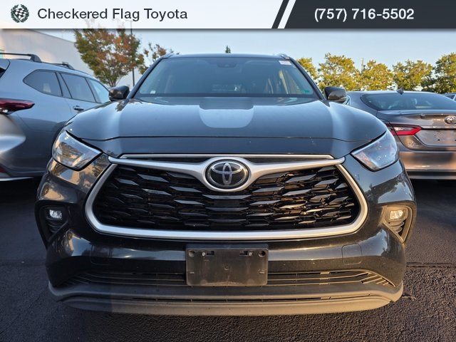 2022 Toyota Highlander XLE photo 2