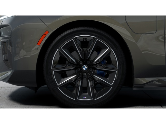 2026 Bmw 750e photo 7