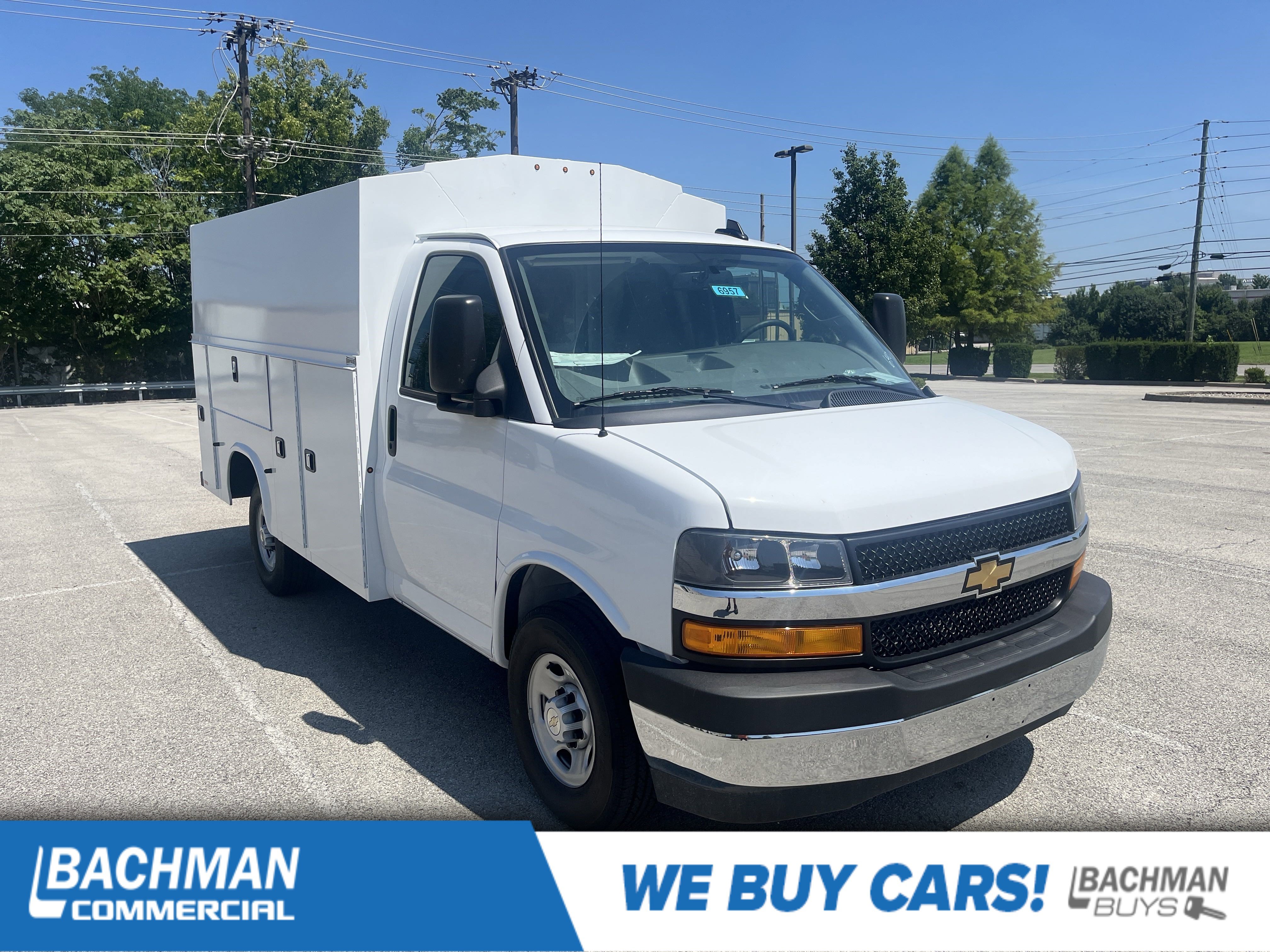 2025 Chevrolet Express Cutaway Base's photo