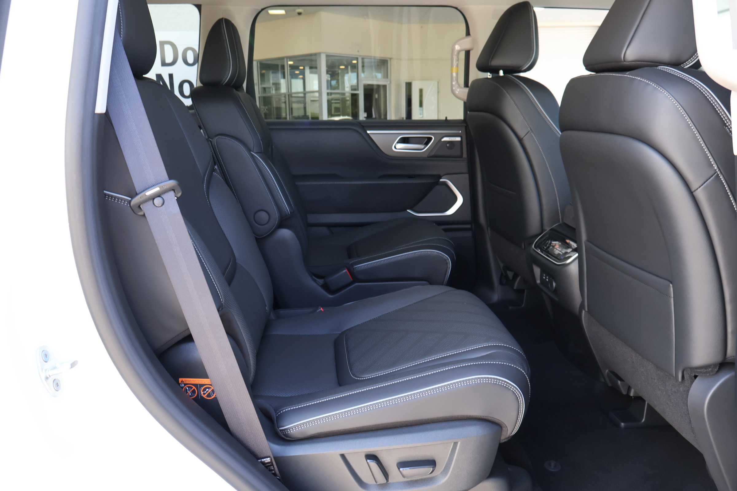 2026 Infiniti QX80 Luxe photo 19