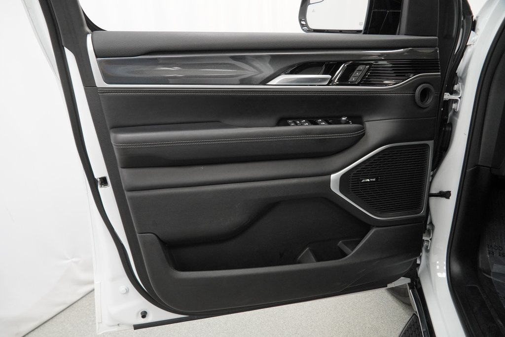 2023 Jeep Wagoneer Base photo 28