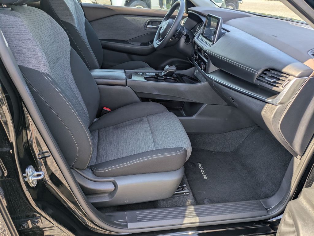 2023 Nissan Rogue SV photo 25
