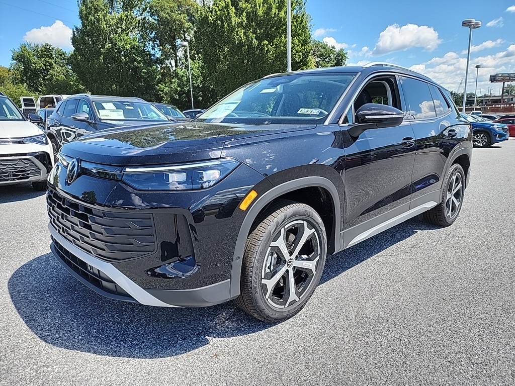 2025 Volkswagen Tiguan SE's photo