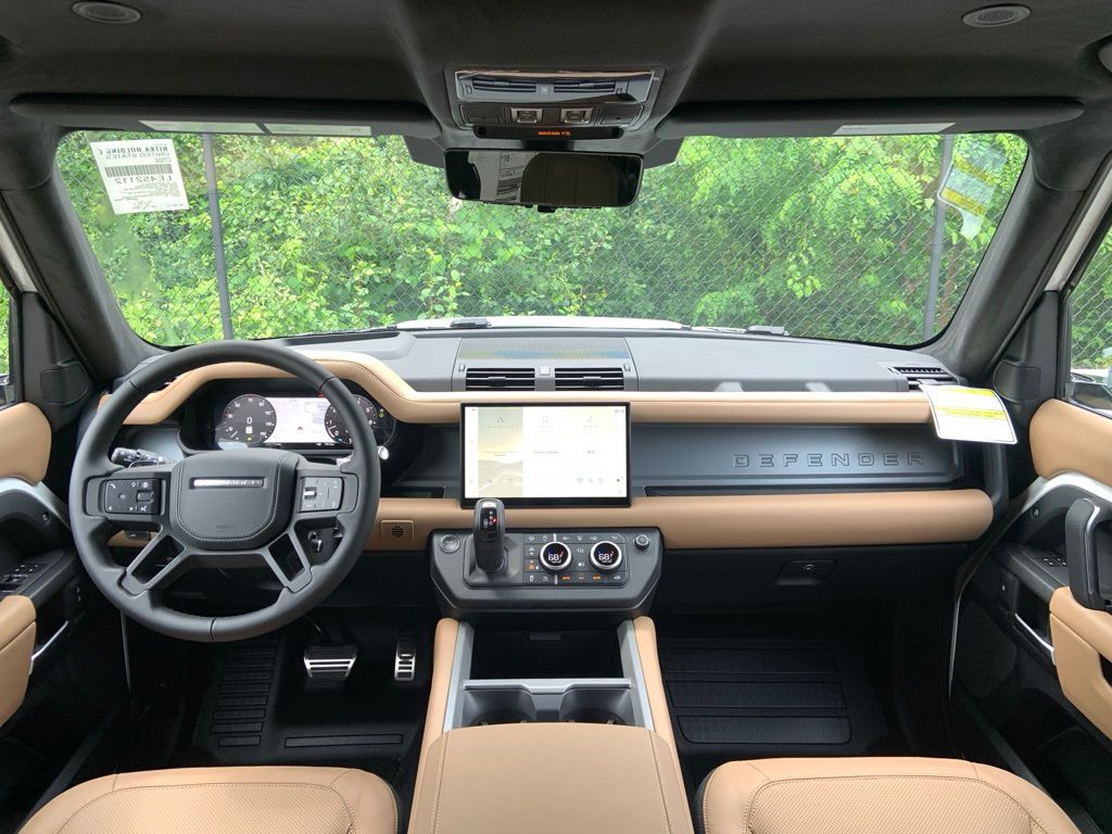 2025 Land Rover Defender 110 V8 photo 18