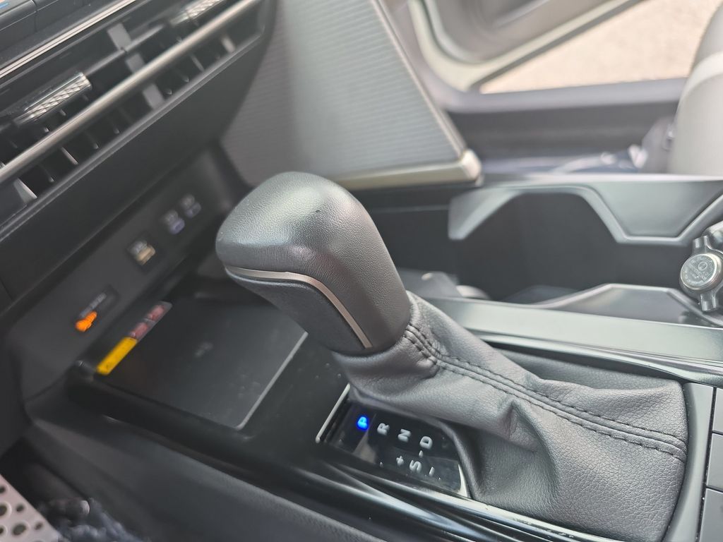 2025 Toyota Camry SE photo 24