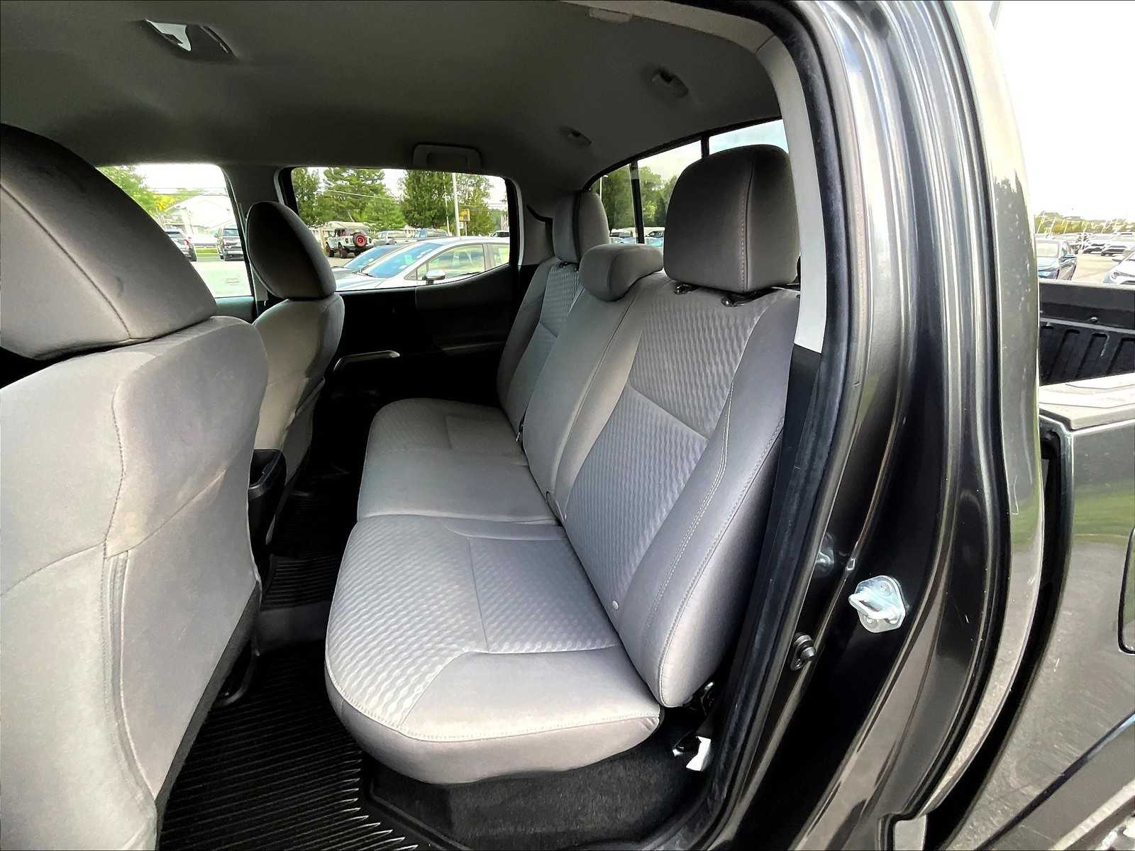 2022 Toyota Tacoma SR5 photo 15