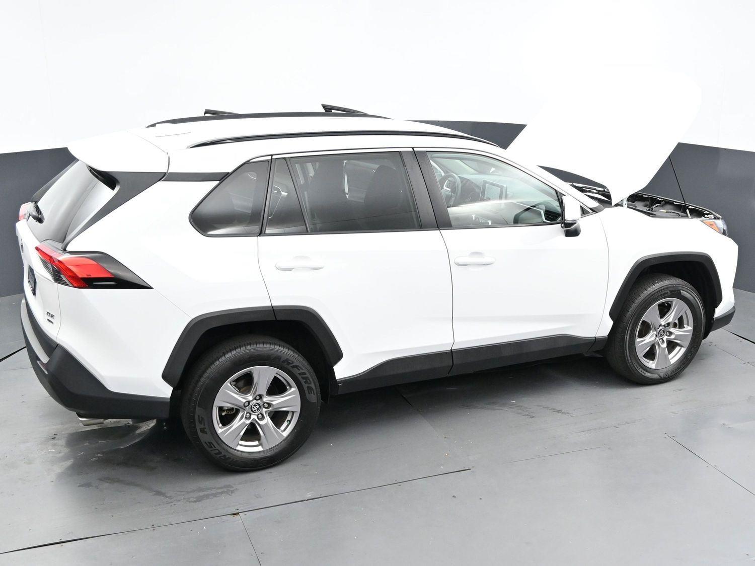2023 Toyota RAV4 XLE photo 34