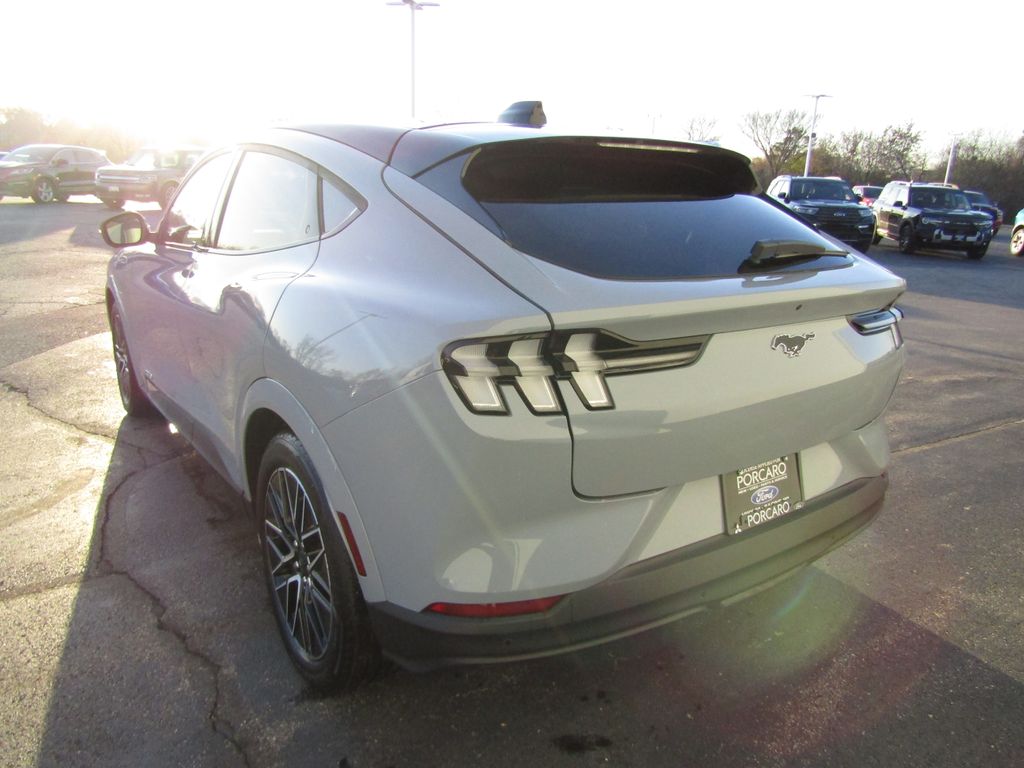2025 Ford Mustang Mach-E Premium photo 4