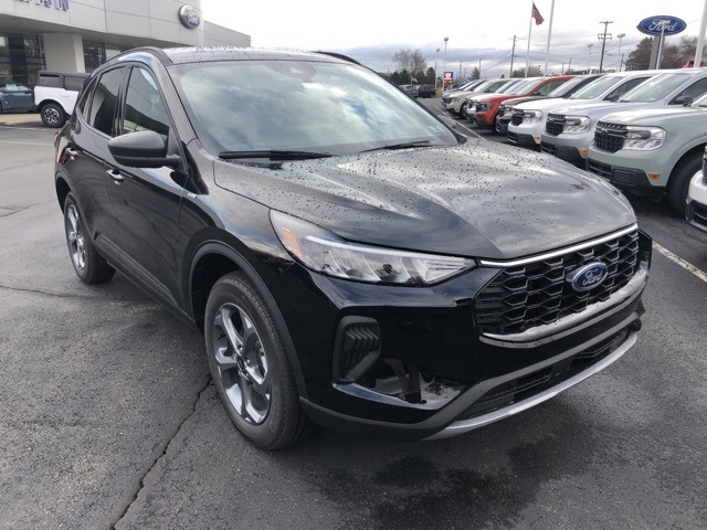 2025 Ford Escape ST-Line photo 3