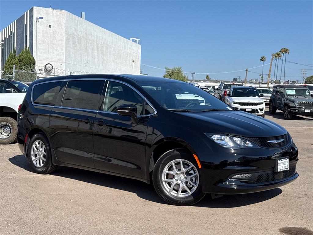 2025 Chrysler Voyager LX photo 2