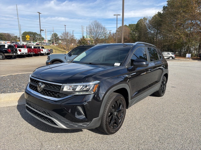 2024 Volkswagen Taos SE photo 3