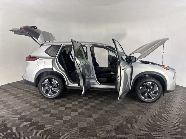 2024 Nissan Rogue SV photo 10