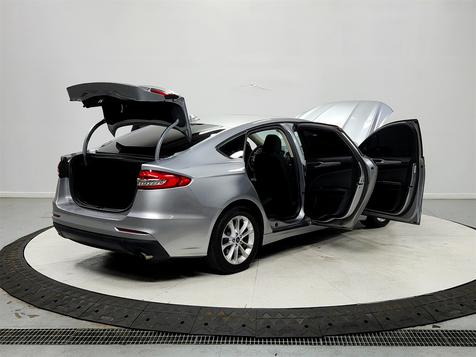 2020 Ford Fusion SE photo 15