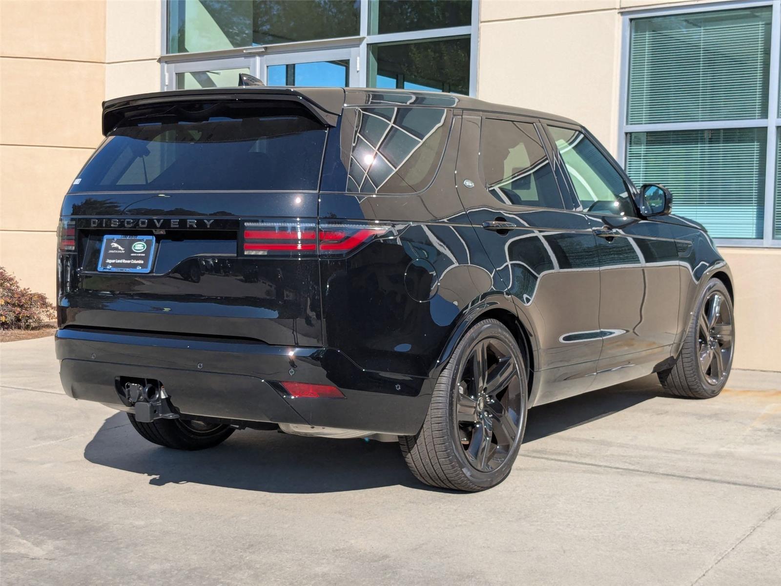 2025 Land Rover Discovery SE photo 3