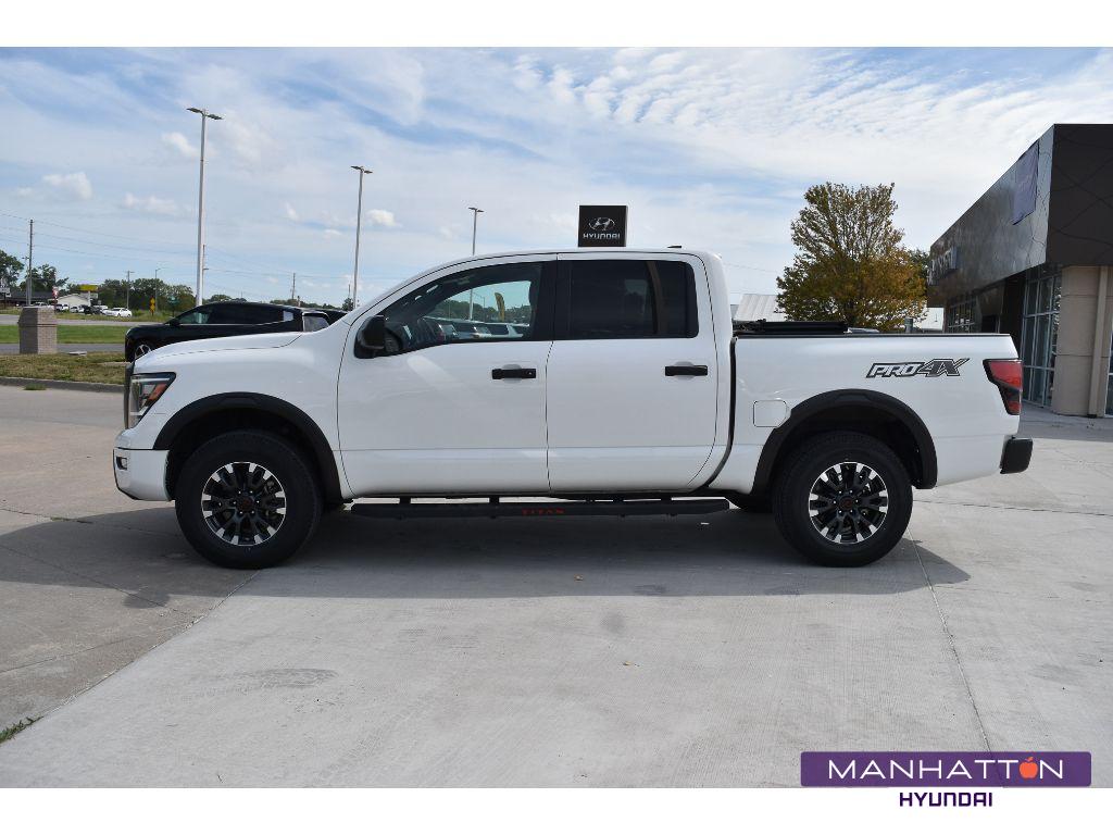 2024 Nissan Titan PRO-4X's photo