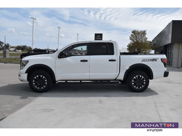 2024 Nissan Titan PRO-4X's photo