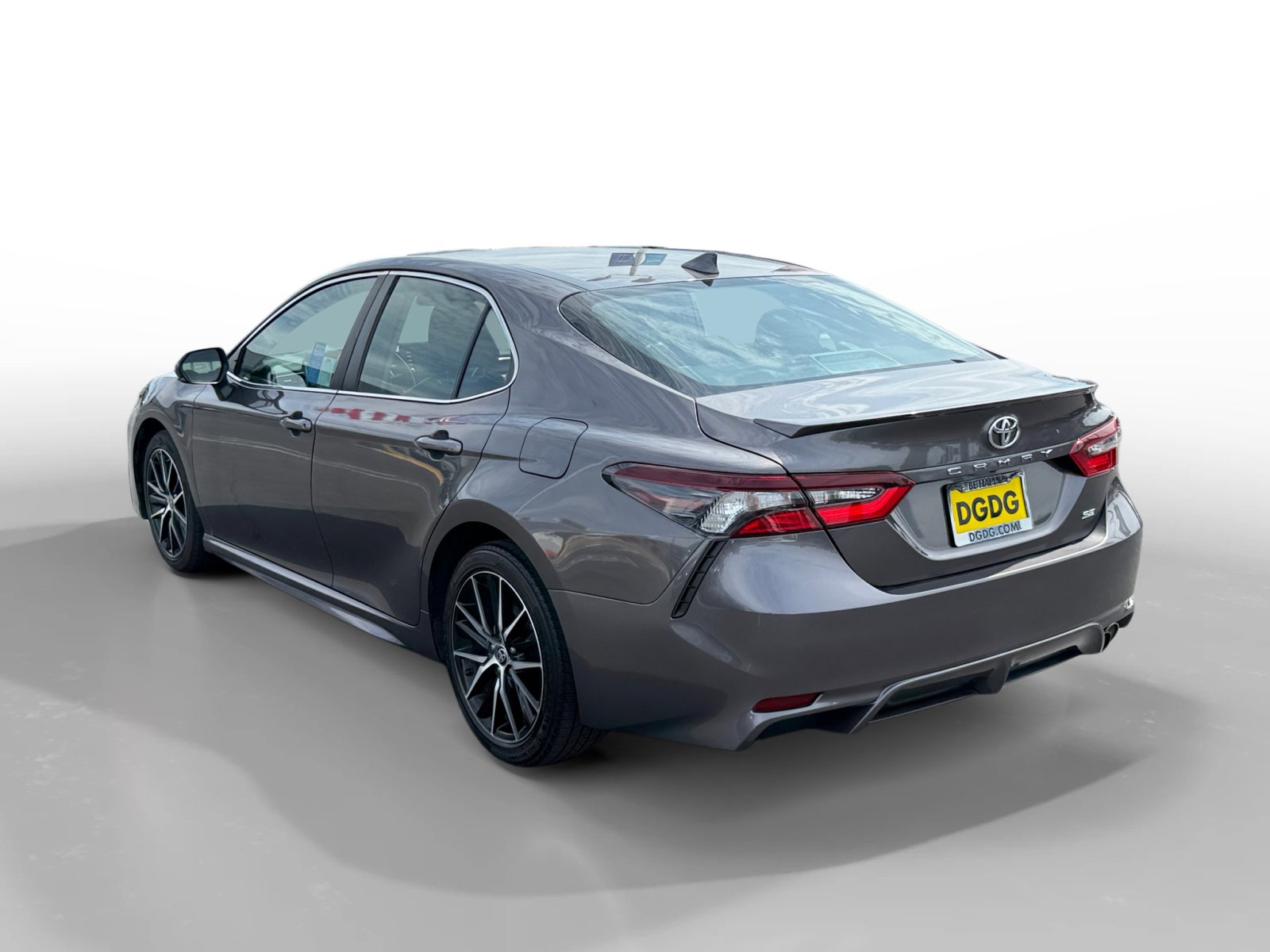 2023 Toyota Camry SE photo 3