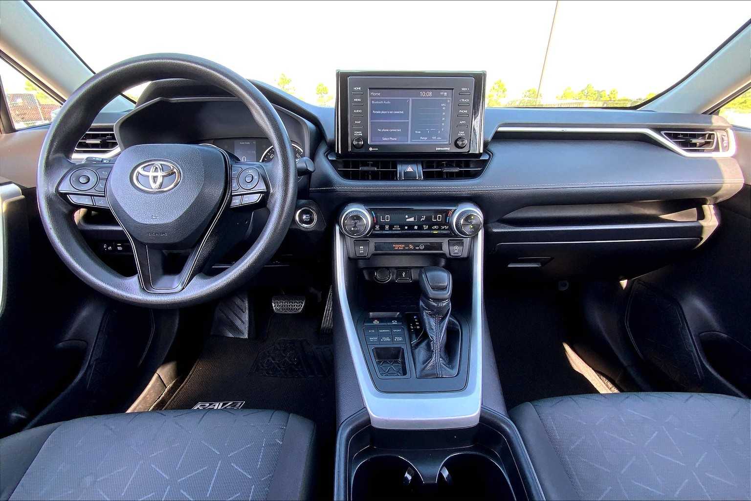 2021 Toyota RAV4 XLE photo 13