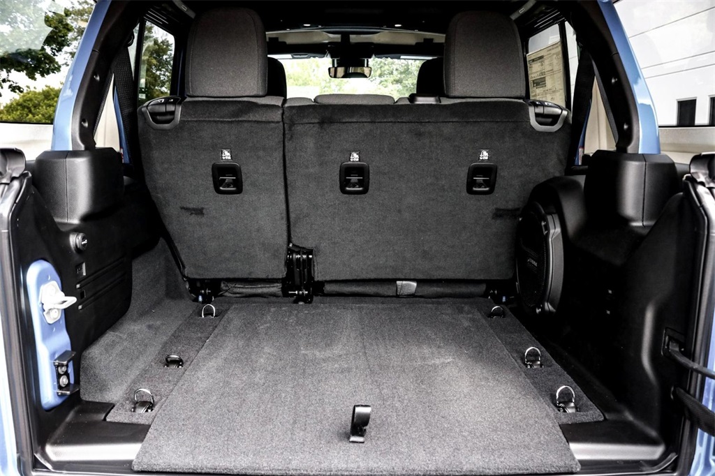 2025 Jeep Wrangler Sahara photo 24