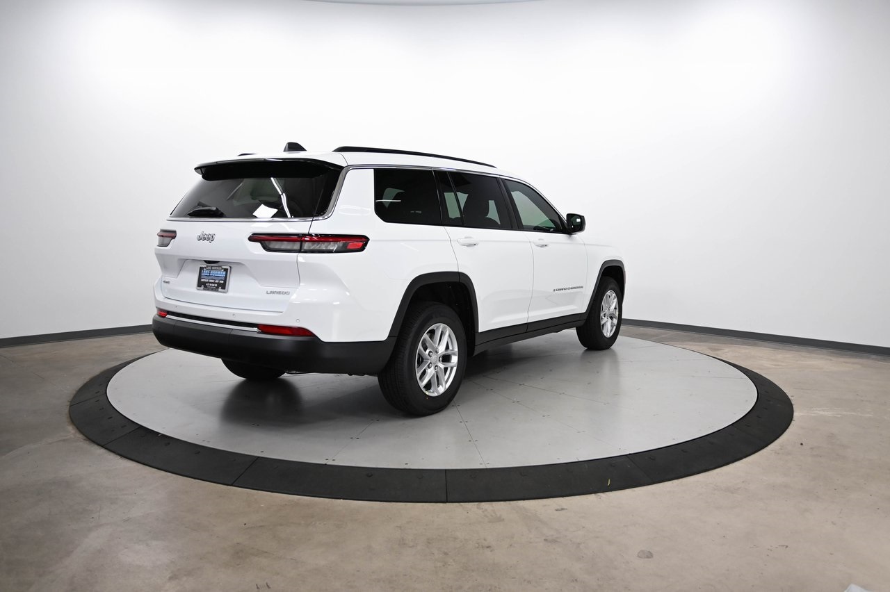 2025 Jeep Grand Cherokee Laredo photo 4