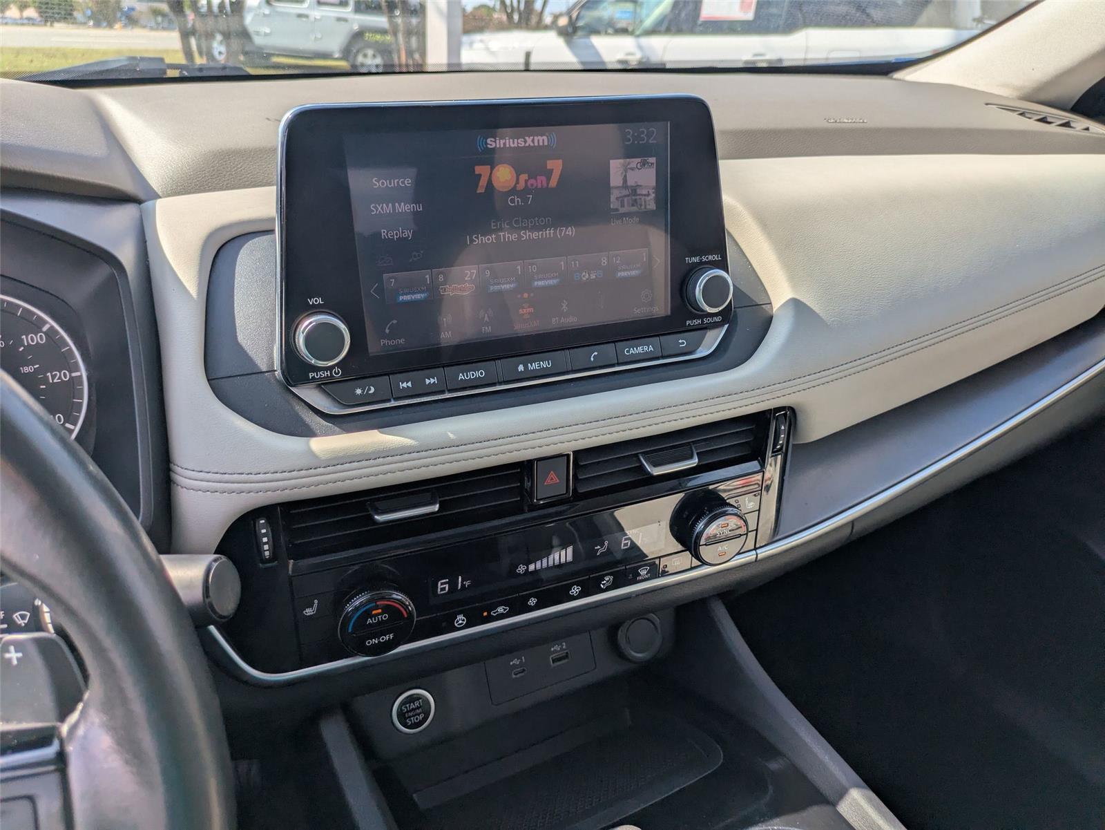 2022 Nissan Rogue SV photo 18