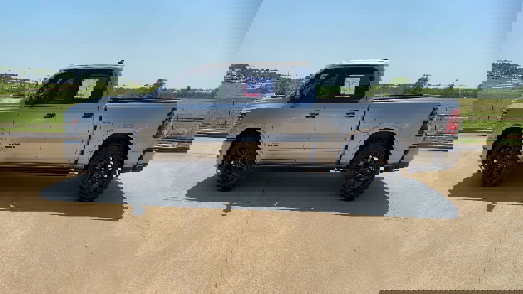 2025 Ram 1500 Laramie photo 5