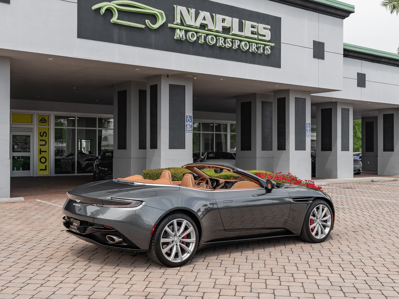 2019 Aston Martin DB11 AM5 photo 23
