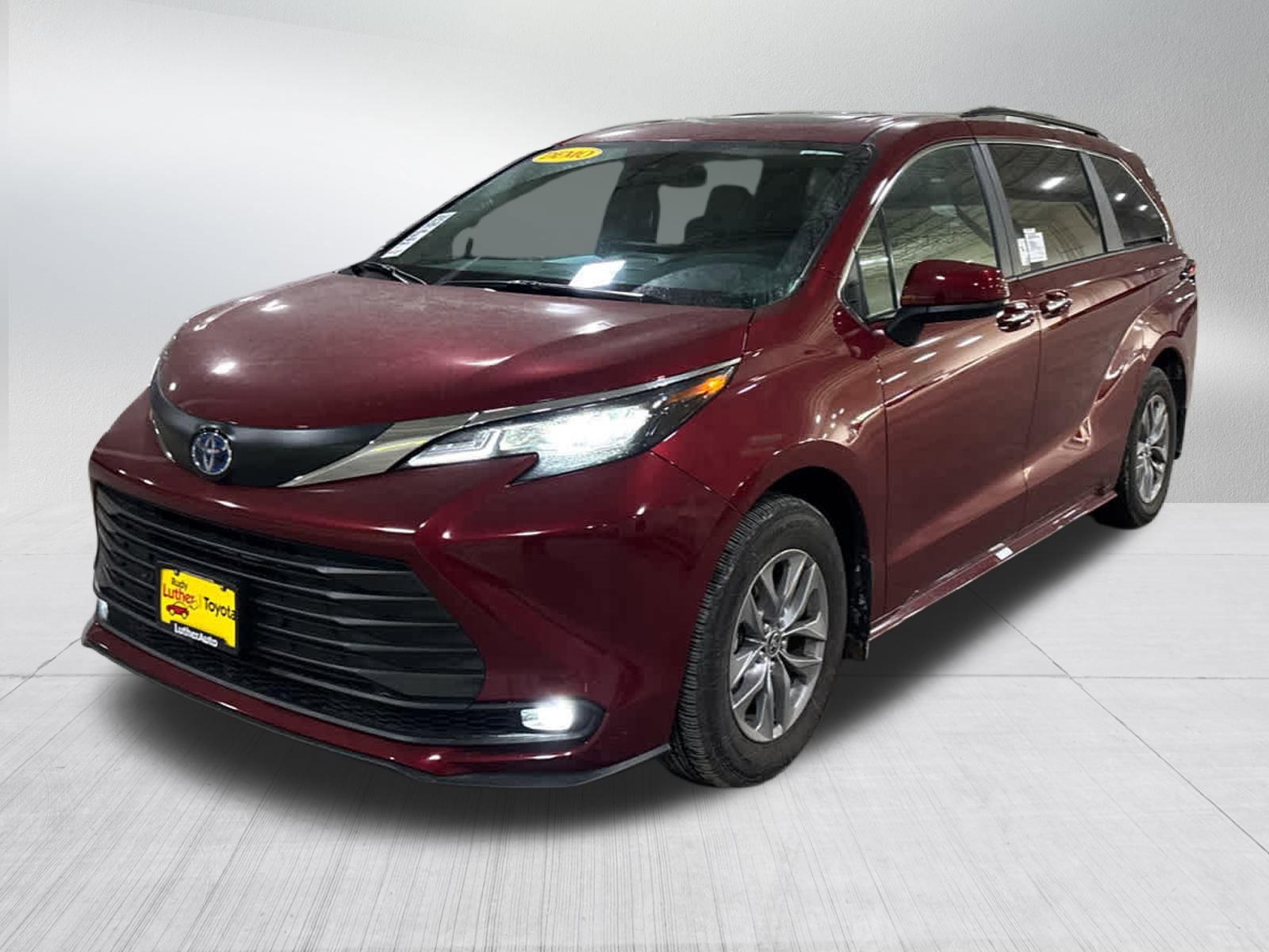 Used 2025 Toyota Sienna XLE with VIN 5TDYSKFC0SS193017 for sale in Golden Valley, Minnesota