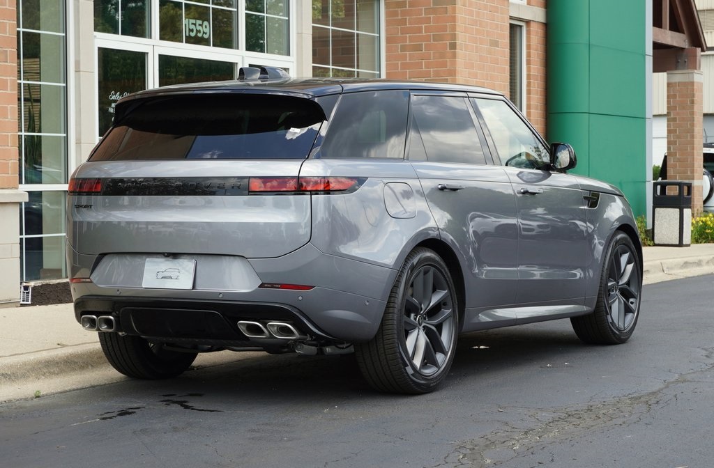2025 Land Rover Range Rover Sport SE photo 4