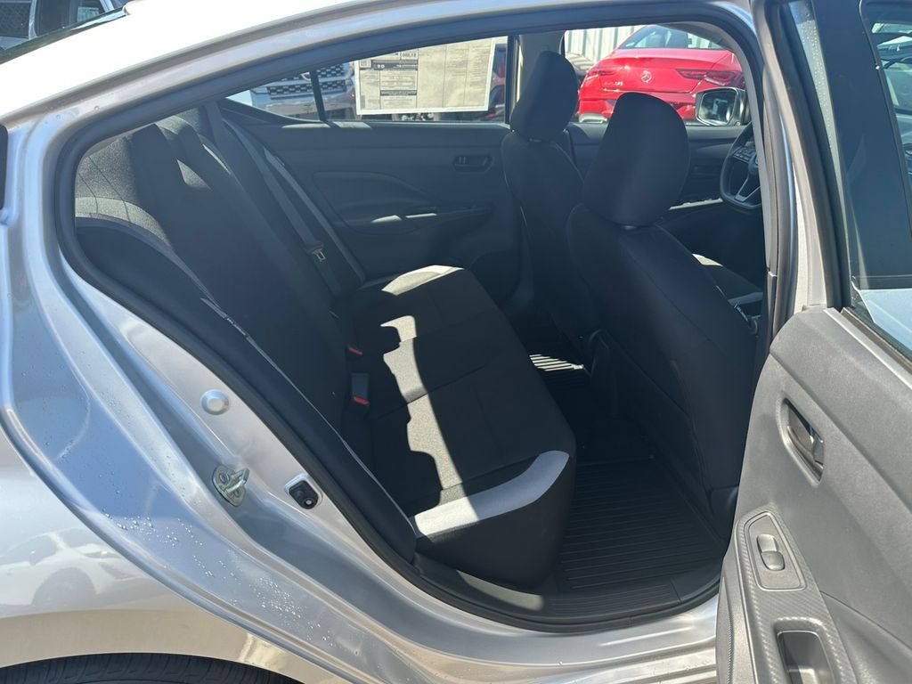 2025 Nissan Versa 1.6 S photo 23