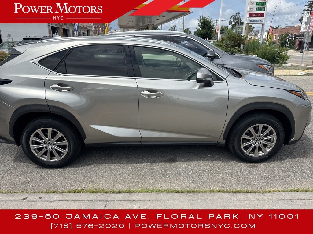 2021 Lexus NX 300 photo 4